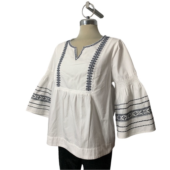 CROWN & IVY Gorgeous and Elegant White Embroidery Bell Blouse Size M - Picture 4 of 11
